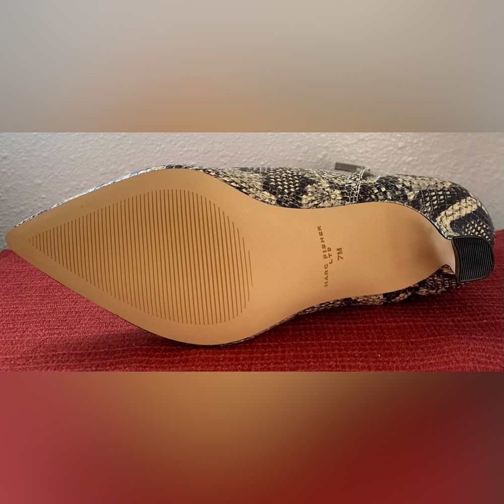 NWT…MARC FISHER… WOMENS SNAKE PRINT BOOTS - Picture 8 of 12